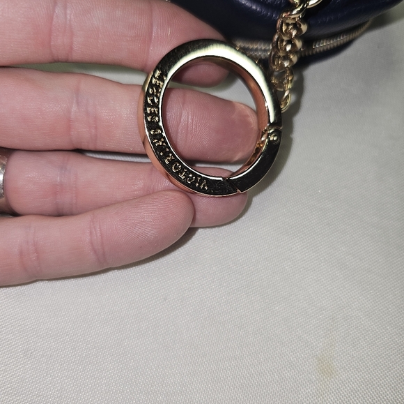 Small Victoria Secrat Backpack Ketchain - Picture 2 of 4